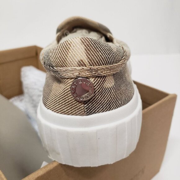 Steve Madden Swiftly Sneaker in Tan Camo - Size 6 - Picture 8 of 11